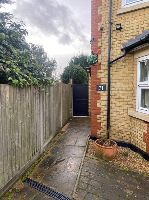Charming Private Guest House Enfield Exterior foto