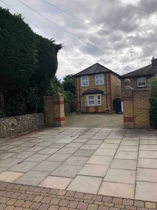 Charming Private Guest House Enfield Exterior foto