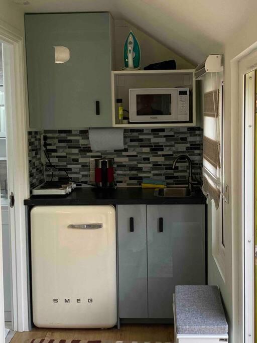 Charming Private Guest House Enfield Exterior foto